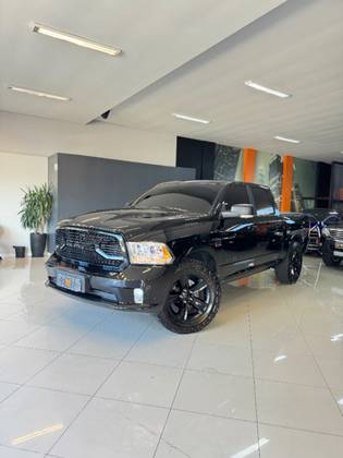 RAM CLASSIC 5.7 V8 GASOLINA LARAMIE NIGHT EDITION CD 4X4 AUTOMÁTICO